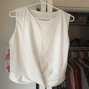 White twist front crop